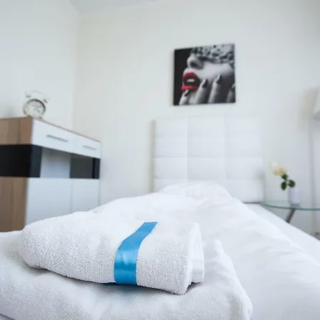 Apart Otel Pcd Ochota Varşova