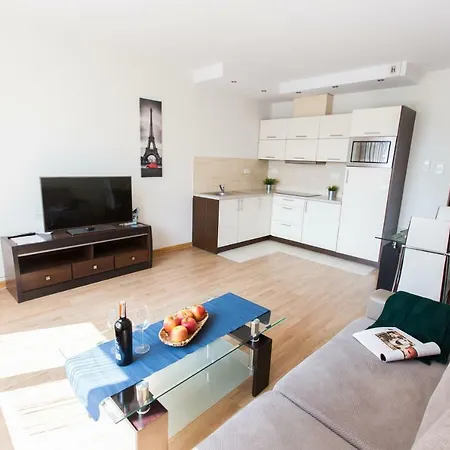 Apart Otel Pcd Ochota Varşova